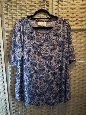 Chico's Women's Printed Top Blue White 2 Elbow Length Sleeves Scoop Neckline
